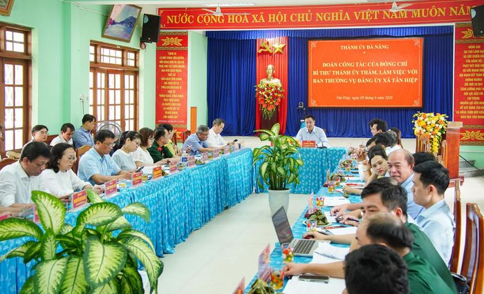 Quang cảnh buổi làm việc. Ảnh: VĂN HÙNG - HOÀN VŨ