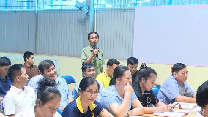 Người dân xã Thanh An tham gia ý kiến vào việc sáp nhập thôn, bản. (Ảnh CTV)