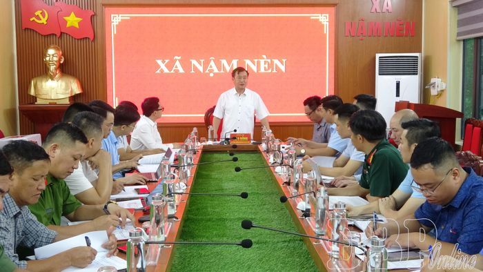 Trưởng ban Tuyên giáo và Dân vận Tỉnh ủy Vừ A Bằng phát biểu kết luận tại xã Nậm Nèn.