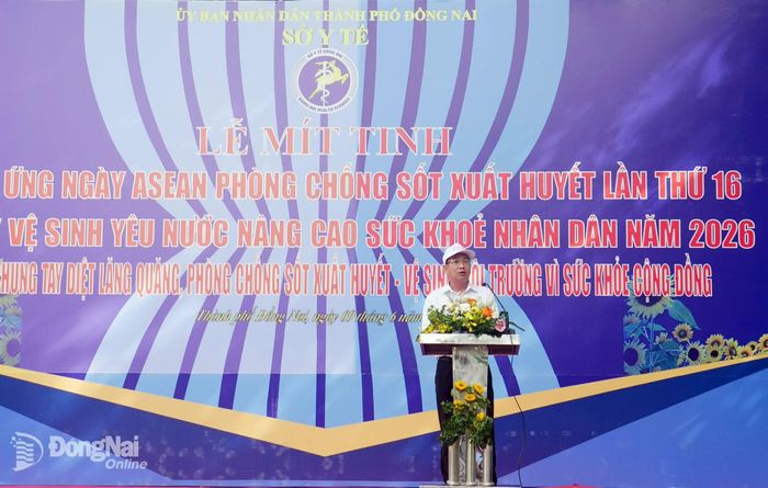 Giám đốc Trung tâm Kiểm soát bệnh tật thành phố La Văn Dầu phát biểu tại lễ mít tinh. Ảnh: Hạnh Dung