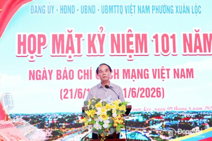 Phó Giám đốc phụ trách Báo và Phát thanh, Truyền hình Đồng Nai Cao Quốc Sang phát biểu tại buổi họp mặt. Ảnh: Nguyệt Hà