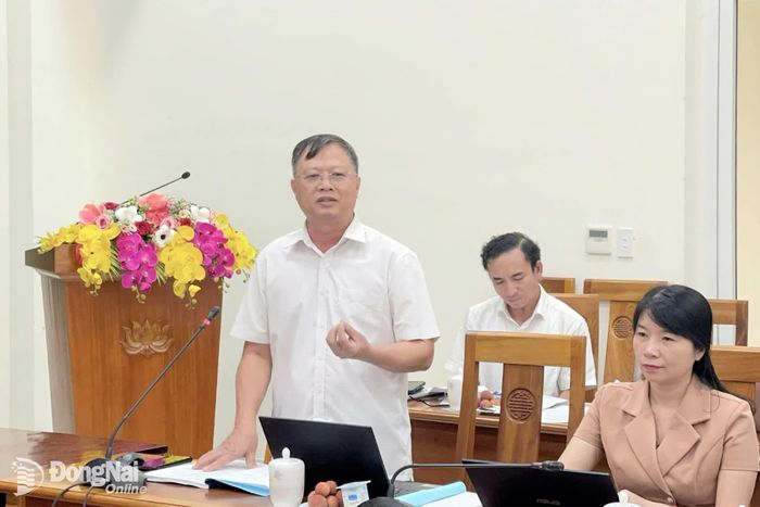 Phó Chủ tịch Ủy ban MTTQ Việt Nam thành phố Nguyễn Tấn Phú phát biểu ý kiến tại buổi làm việc. Ảnh: Nga Sơn