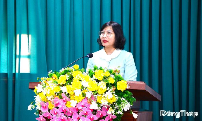 TS. Lê Thị Anh Đào, Phó Giám đốc Học viện Chính trị khu vực II phát biểu đề dẫn tọa đàm.