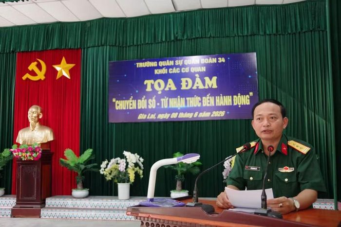 Thượng tá Hồ Quang Lợi yêu cầu cán bộ, chiến sĩ tiếp tục chủ động ứng dụng khoa học công nghệ vào thực hiện chức trách, nhiệm vụ được giao. Ảnh: Xuân Tuấn