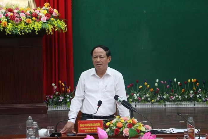 Chủ tịch UBND tỉnh Phạm Anh Tuấn phát biểu kết luận buổi làm việc. Ảnh: Quang Tấn