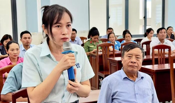  Cử tri phường Quy Nhơn Tây nêu kiến nghị. Ảnh: Minh Hoàng 