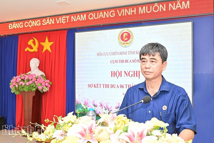 Lãnh đạo Hội Cựu chiến binh phường Nam Nha Trang báo cáo công tác thi đua 6 tháng đầu năm của cụm thi đua.