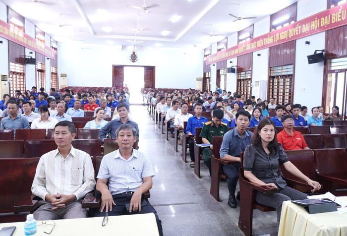 Các đại biểu tham dự hội nghị.