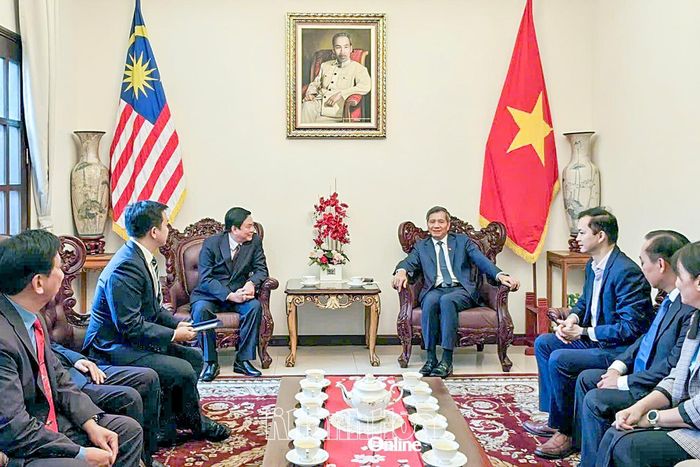 Quang cảnh buổi thăm và làm việc của đoàn công tác tỉnh Khánh Hòa tại Đại sứ quán Việt Nam tại Malaysia.