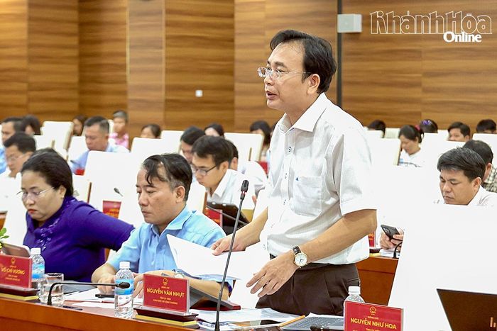 Lãnh đạo Sở Công Thương báo cáo tình hình thực hiện các dự án công nghiệp, năng lượng.
