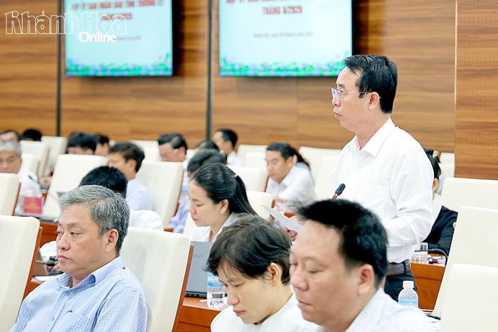 Lãnh đạo xã Vĩnh Hải báo cáo tiến độ thực hiện Dự án Nhà máy điện hạt nhân Ninh Thuận 2.