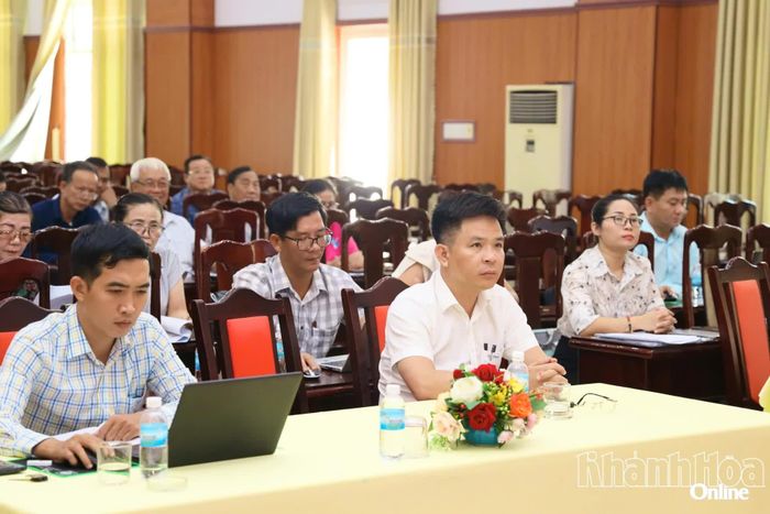 Các đại biểu tham dự hội nghị.