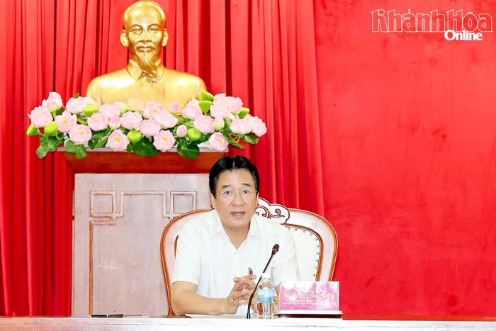 Đồng chí Nguyễn Long Biên chủ trì cuộc họp.
