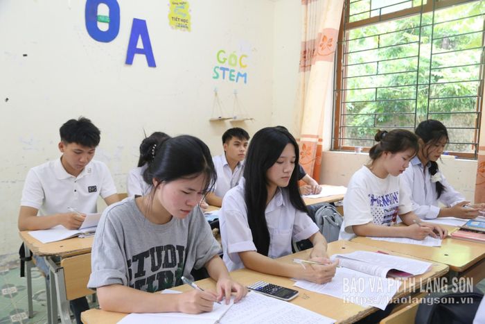 Học sinh khối 12 Trường THPT Ba Sơn ôn tập chuẩn bị cho kỳ thi tốt nghiệp THPT 2026