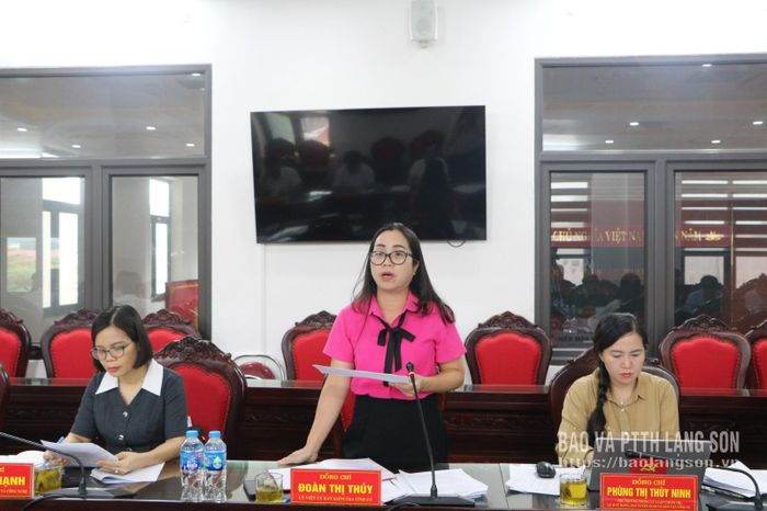 Thành viên đoàn giám sát phát biểu tại hội nghị