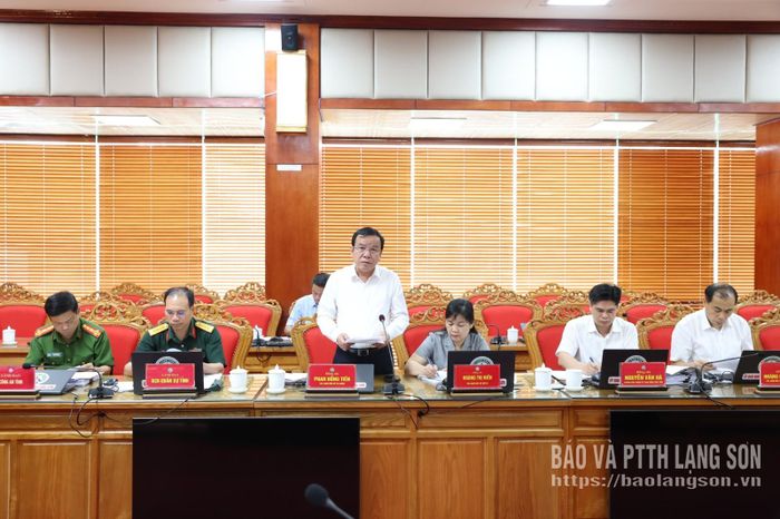 Lãnh đạo Sở Tài chính phát biểu làm rõ một số nội dung liên quan đến lĩnh vực phụ trách