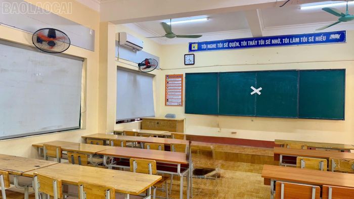 Các phòng thi tại các điểm thi trên địa bàn tỉnh đã được bố trí đầy đủ, tạo điều kiện thuận lợi cho thí sinh tham dự kỳ thi.