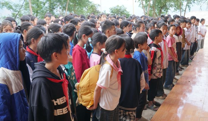 Tỷ lệ học sinh ra lớp hằng năm ở xã Chế Tạo được duy trì ổn định, chất lượng giáo dục từng bước được nâng lên.