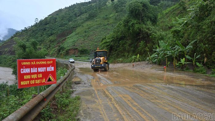 Điểm sạt lở tại Km 119, Quốc lộ 279 qua địa phận xã Dương Quỳ.