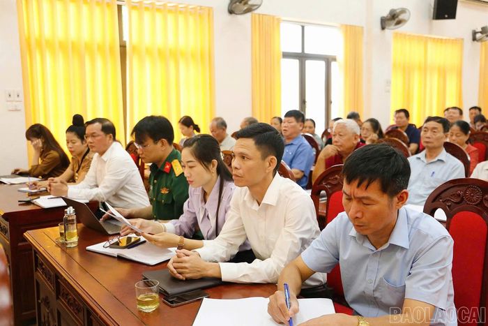 Các cử tri tham dự hội nghị.
