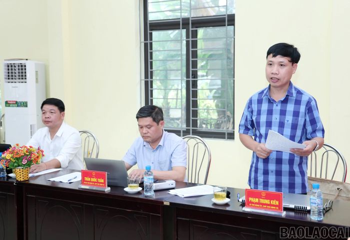 Bí thư Đảng ủy xã Lâm Thượng phát biểu tại buổi khảo sát.