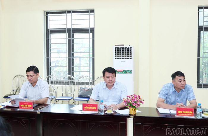Các đại biểu dự buổi khảo sát.