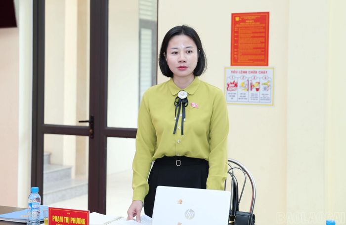 Thành viên đoàn khảo sát đề nghị địa phương làm rõ hơn một số vấn đề quan tâm.