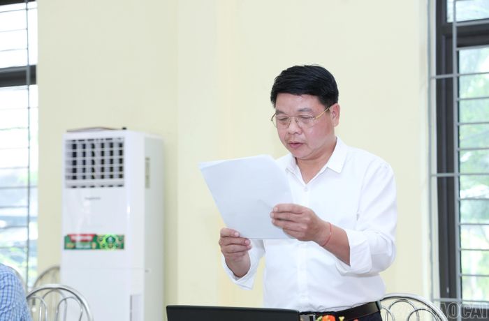 Lãnh đạo xã Lâm Thượng trình bày báo cáo tình hình phát triển kinh tế - xã hội của địa phương.