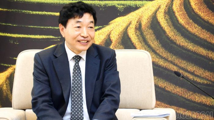 Ông Mun Hyun, Chủ tịch Quỹ Phát triển Hạnh phúc khu vực (FAD) phát biểu tại buổi làm việc.