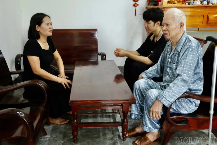 Lãnh đạo Trường THPT Lê Quý Đôn thăm hỏi, động viên học sinh có hoàn cảnh khó khăn trước kỳ thi.