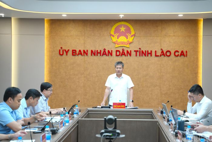 Đồng chí Ngô Hạnh Phúc - Ủy viên Ban Thường vụ Tỉnh ủy, Phó Chủ tịch Thường trực UBND tỉnh, Tổ trưởng Tổ công tác số 2 phát biểu kết luận buổi làm việc.