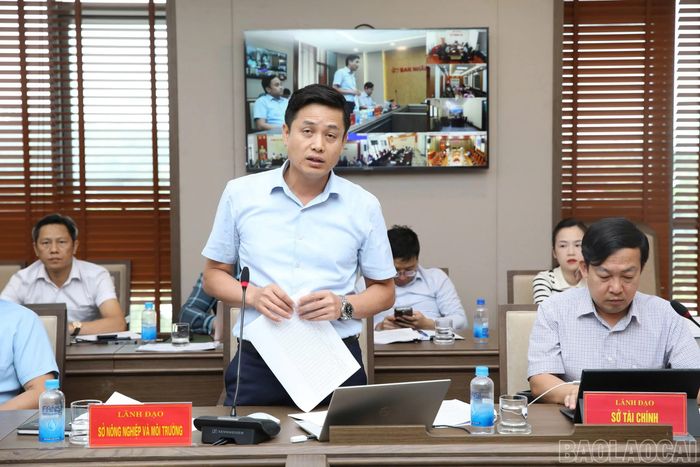 Lãnh đạo Sở Nông nghiệp và Môi trường báo cáo về khó khăn, vướng mắc trong công tác đất đai, giải phóng mặt bằng và triển khai các dự án đầu tư.
