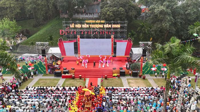Quần thể tâm linh khu vực đền Thượng - không gian sinh hoạt cộng đồng cho người dân, đóng vai trò quan trọng trong phát triển du lịch và xây dựng đời sống văn hóa đô thị.