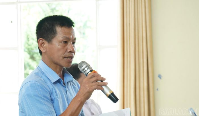 Các cử tri phát biểu tại hội nghị.