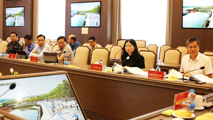 Các đại biểu tham dự cuộc họp.
