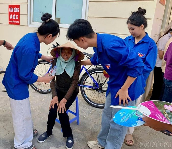 Hơn 150 đội hình tình nguyện với gần 2.000 chiến sĩ áo xanh tham gia hỗ trợ tại các điểm thi tuyển sinh THPT và tốt nghiệp THPT trên toàn tỉnh.