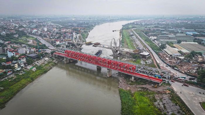 Cầu đường sắt mới đáp ứng năng lực khai thác cho cả hai khổ đường sắt lồng và góp phần giải quyết hạn chế về lưu thông đường thủy.