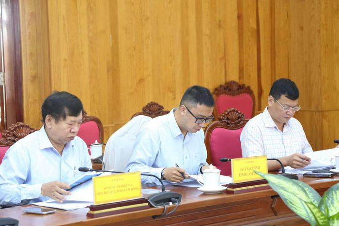 Đại diện các sở, ngành tham dự cuộc họp