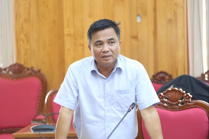 Trưởng BQL các khu công nghiệp tỉnh Phan Dương Cường báo cáo kết quả học tập kinh nghiệm về triển khai đề án Khu kinh tế ven biển