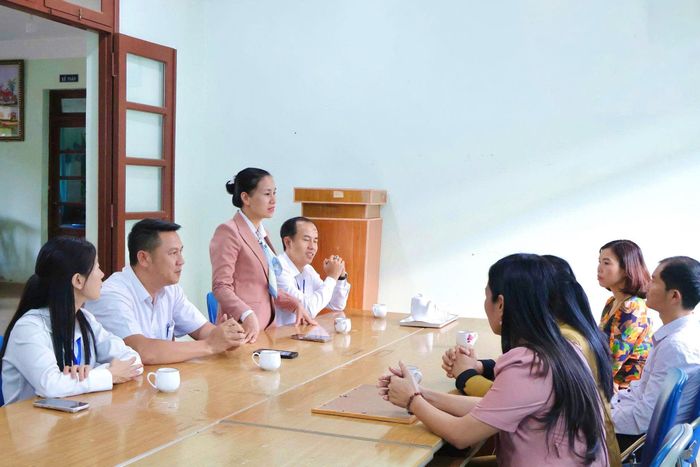 Đoàn kiểm tra tại điểm thi Trường THPT Huỳnh Thúc Kháng