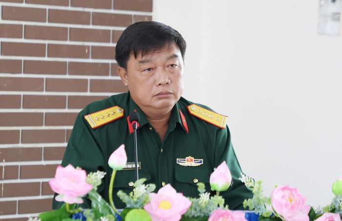 Đại tá Trương Ngọc Tường, Phó Chỉ huy trưởng Bộ CHQS tỉnh Lâm Đồng phát biểu giao nhiệm vụ