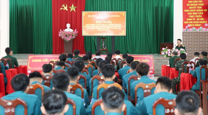 Bộ CHQS tỉnh Lâm Đồng tổ chức Hội nghị giao nhiệm vụ cho lực lượng hỗ trợ xây dựng trường phổ thông nội trú tại xã Quảng Trực