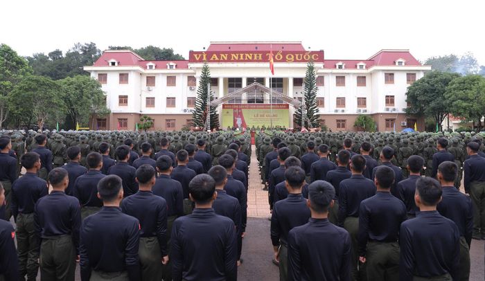 Toàn cảnh buổi lễ bế giảng khóa huấn luyện công dân thực hiện nghĩa vụ tham gia công an nhân dân năm 2026