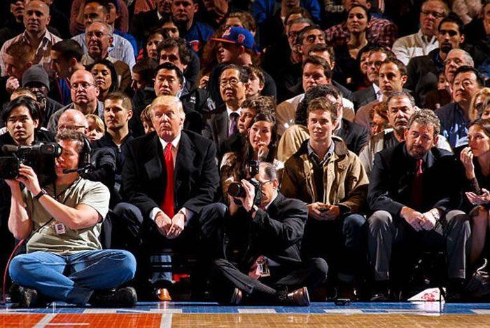Tổng thống Donald Trump theo dõi một trận đấu của New York Knicks vào năm 2012