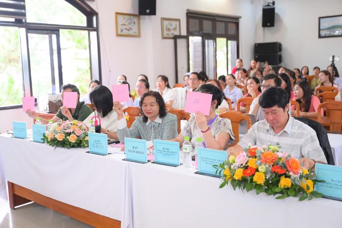 Ban Giám khảo theo dõi, đánh giá các phần thi với tinh thần khách quan, công tâm và đúng quy định chuyên môn