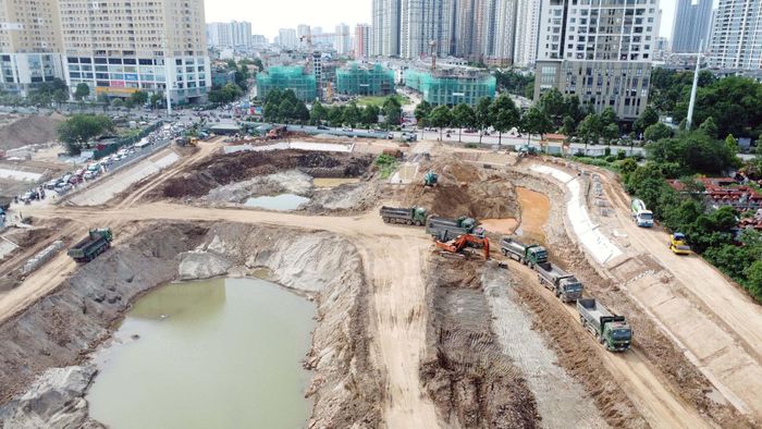 Hồ đầu mối Mễ Trì có quy mô 17,2ha, trong đó diện tích mặt hồ khoảng 12ha, tổng chiều dài kè khoảng 1.950m, tổng mức đầu tư khoảng 370 tỷ đồng.