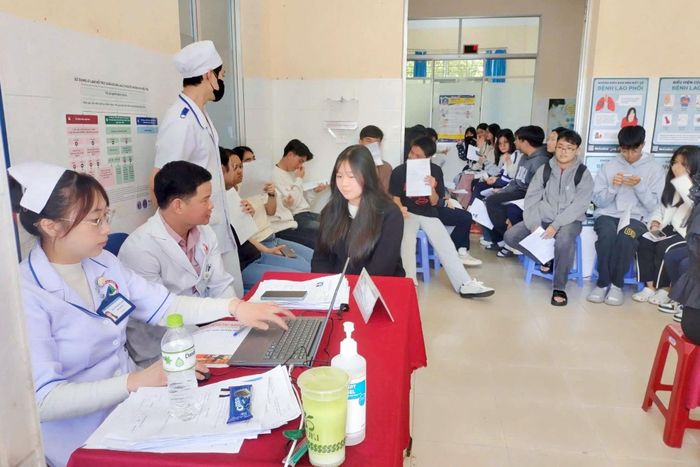 Khám sức khỏe cho học sinh tại Bệnh viện Đa khoa tỉnh Lâm Đồng