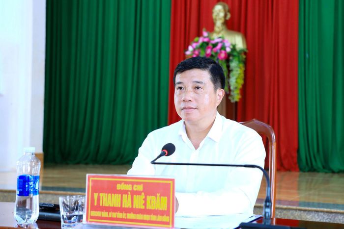 Đồng chí Y Thanh Hà Niê Kđăm, Ủy viên Ban Chấp hành Trung ương Đảng, Bí thư Tỉnh ủy, Trưởng Đoàn ĐBQH tỉnh Lâm Đồng chủ trì buổi làm việc với các đơn vị biên phòng khu vực phía Tây