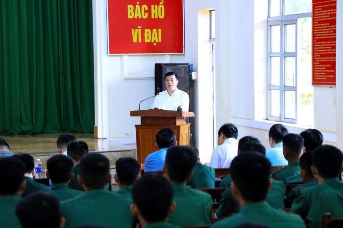 Đồng chí Y Thanh Hà Niê Kđăm, Ủy viên Ban Chấp hành Trung ương Đảng, Bí thư Tỉnh ủy, Trưởng Đoàn ĐBQH tỉnh Lâm Đồng biểu dương tinh thần trách nhiệm của cán bộ, chiến sĩ biên phòng trong thực hiện các nhiệm vụ được giao