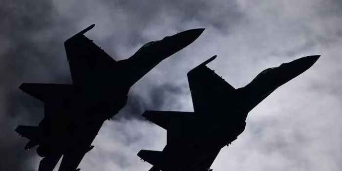Tiêm kích Su-35 là đối thủ lớn của Rafale.